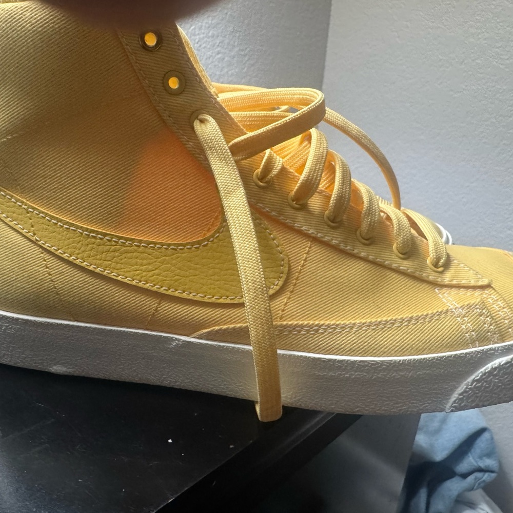 Nike Women's High-Top Sneakers in Yellow
